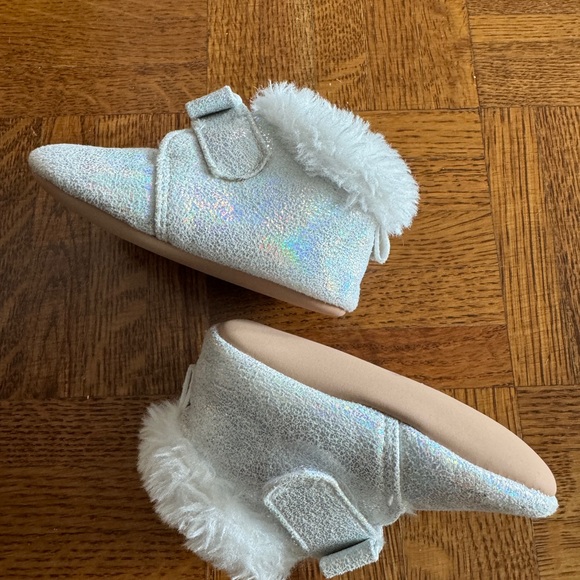 Two pairs of baby shoes for girls (A pair of ballet flats & boots sold together) - Picture 3 of 7